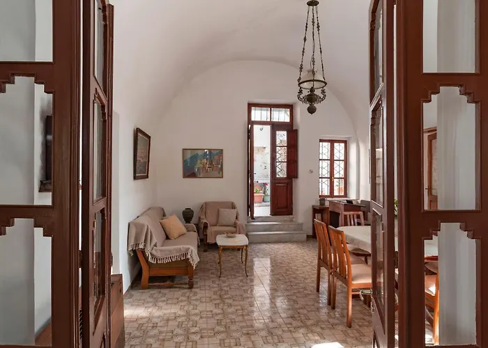 Private Traditional 3 Bedroom House In The Old Town Rhodes City